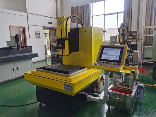 Высокоточная машина для бурения мелких отверстий EDM Sjd704wxl 500X400 для индивидуальных нужд