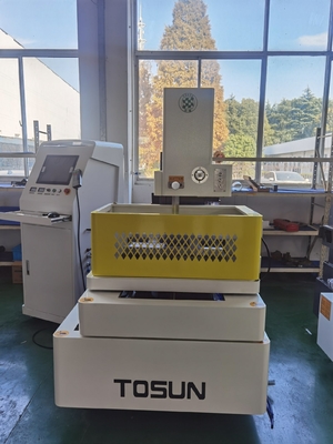 Высокоскоростной D400 Wire Cut EDM Machine с резкой с помощью резки в металлических CNC-инструментах